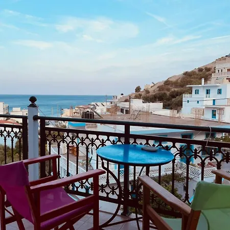 Nikos 公寓式酒店 Diafánion