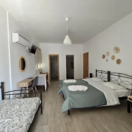 Nikos 公寓式酒店 Diafánion