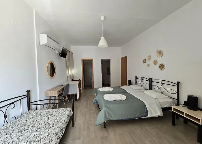 Nikos 公寓式酒店 Diafánion