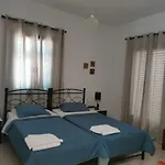 Nikos 公寓式酒店 Diafánion